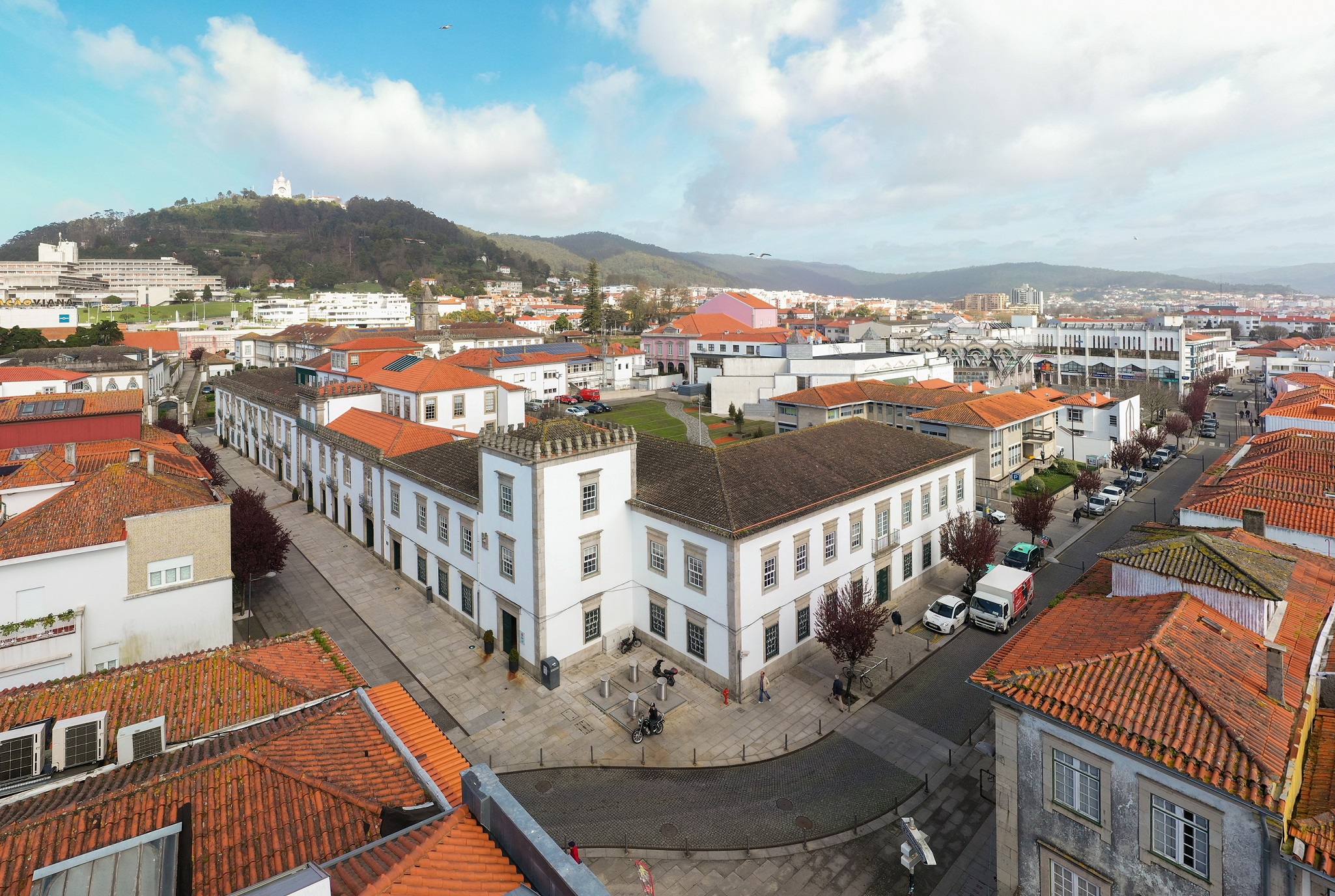 Investimento de 1,482 milhões de euros permite requalificar Urbanização Municipal da Costeira,...